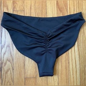 Londre Bodywear high leg scrunch bottom